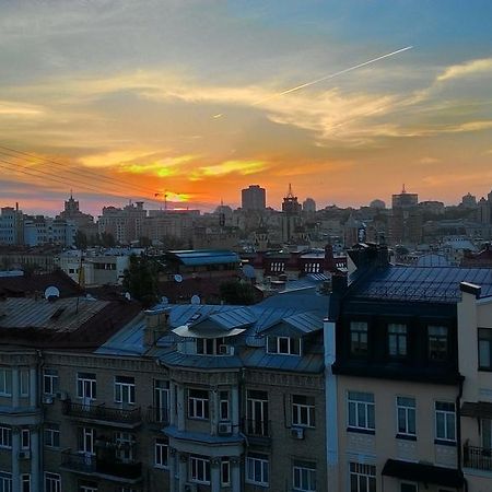 Mansard Apartment Antonovicha 4 Kyiv Exterior foto