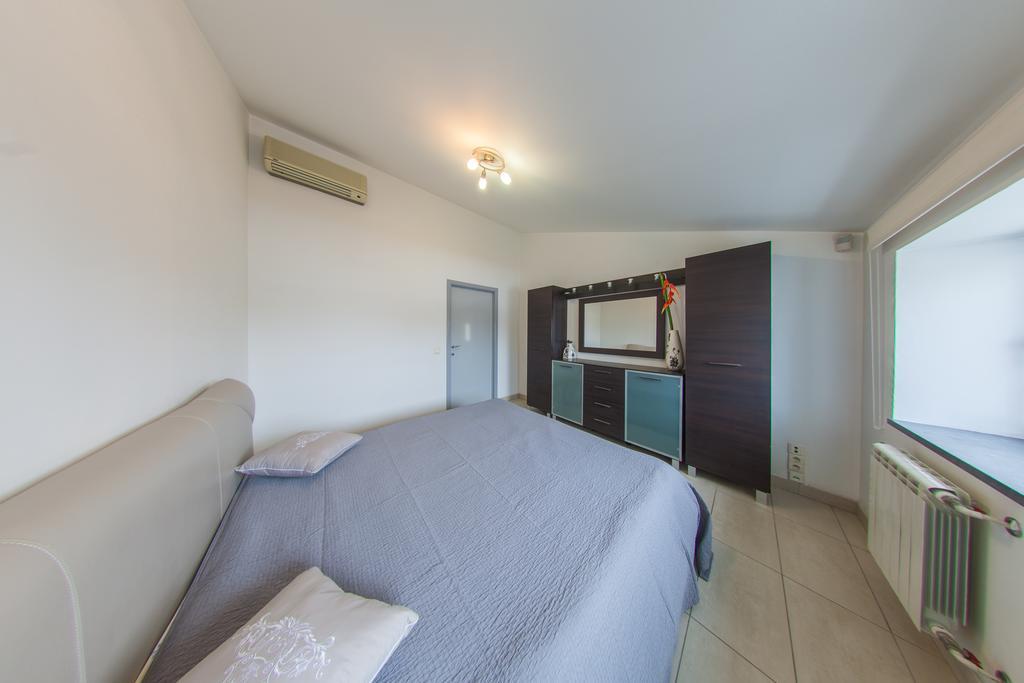 Mansard Apartment Antonovicha 4 Kyiv Exterior foto