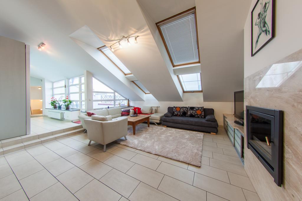 Mansard Apartment Antonovicha 4 Kyiv Exterior foto