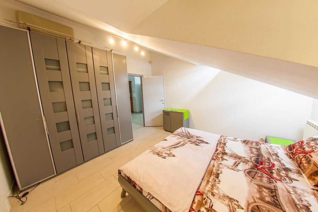 Mansard Apartment Antonovicha 4 Kyiv Exterior foto