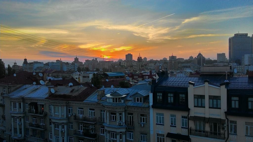 Mansard Apartment Antonovicha 4 Kyiv Exterior foto